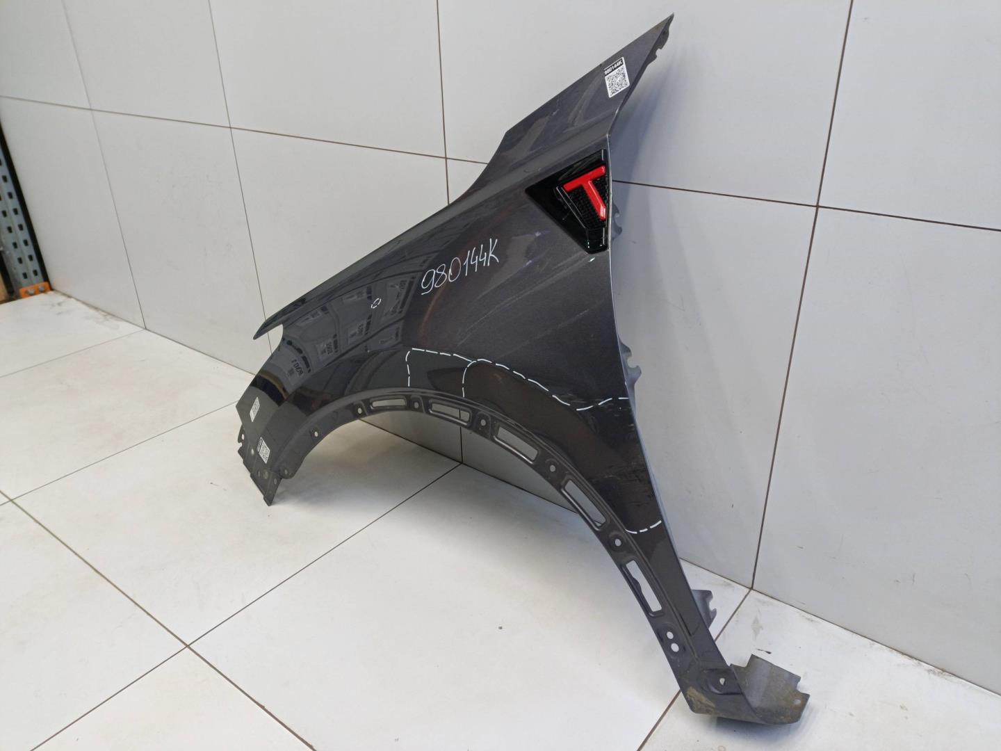 Крыло переднее левое