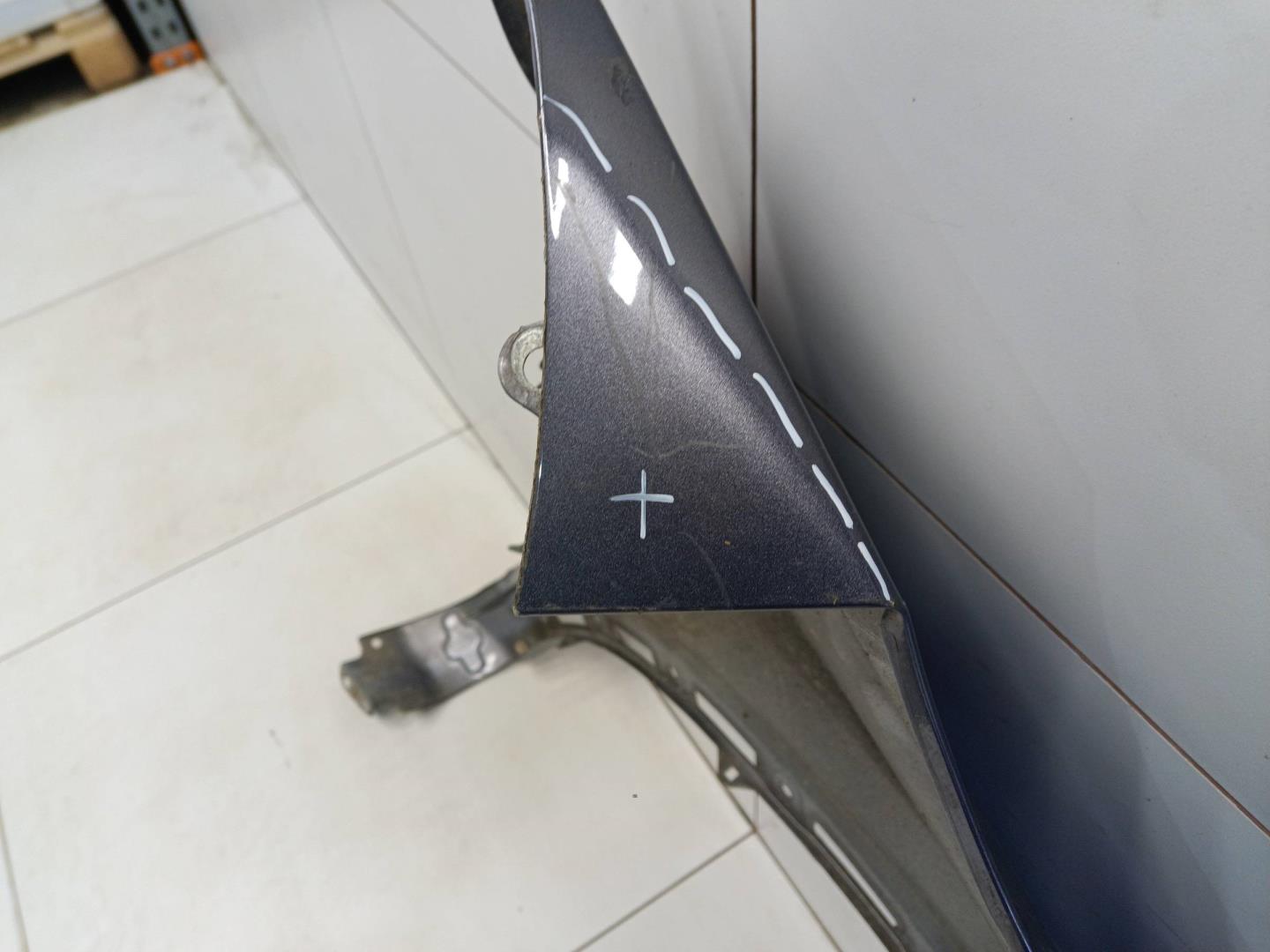 Крыло переднее левое