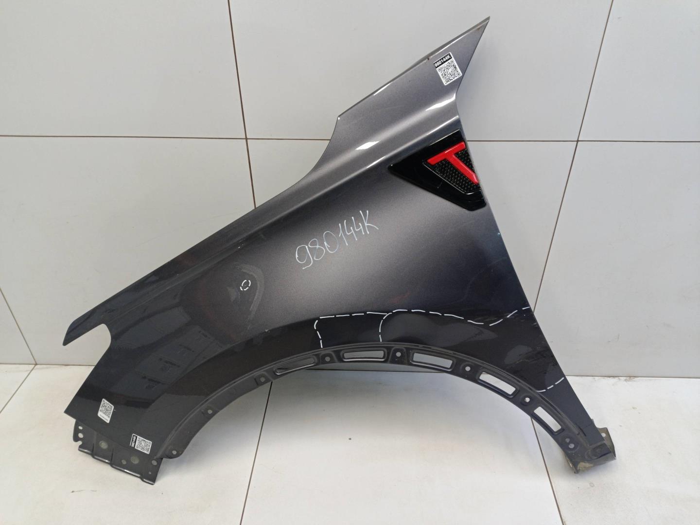 Крыло переднее левое