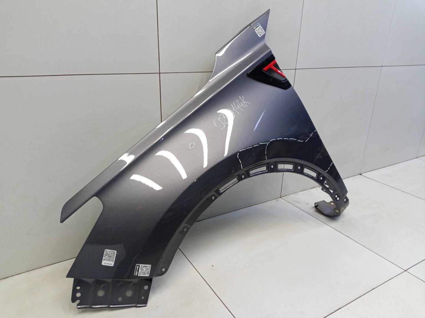 Крыло переднее левое