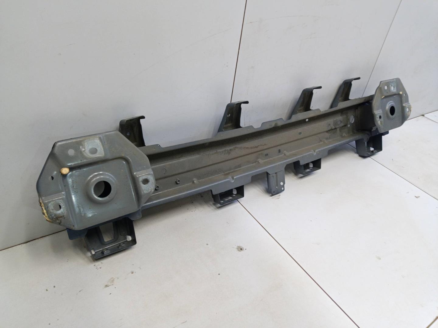 Усилитель заднего бампера