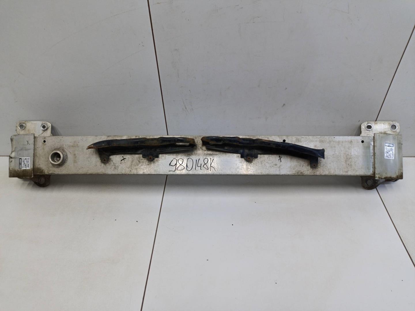 Усилитель переднего бампера