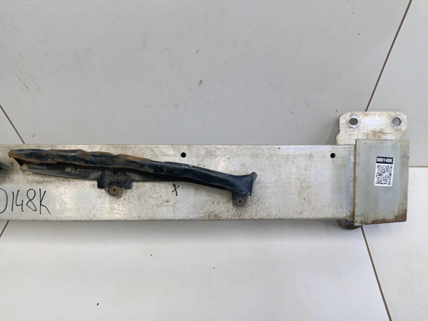 Усилитель переднего бампера