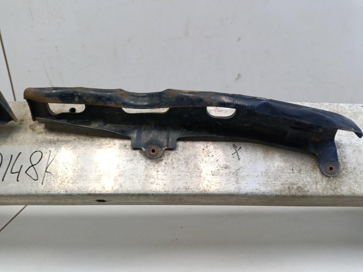 Усилитель переднего бампера