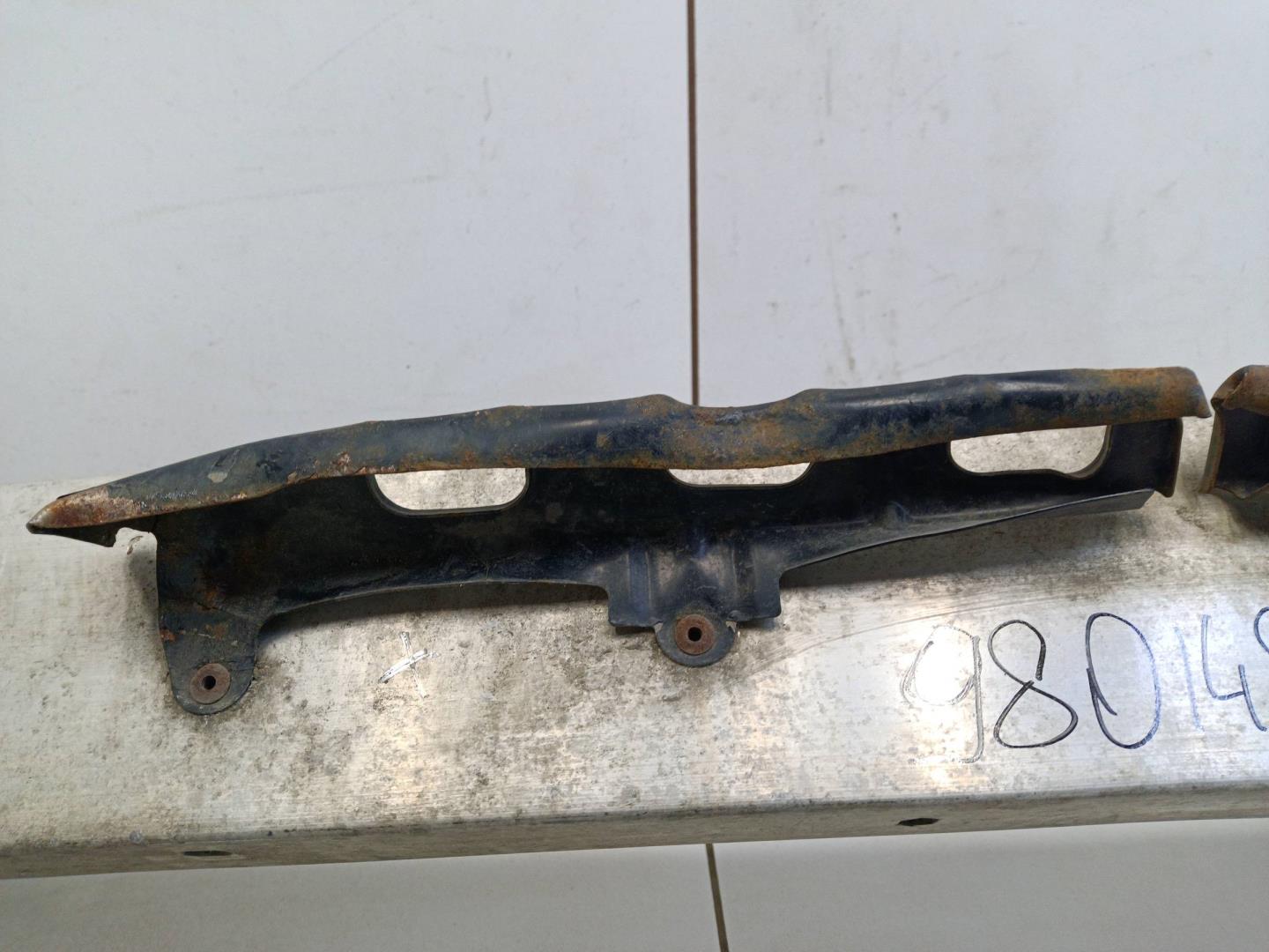 Усилитель переднего бампера