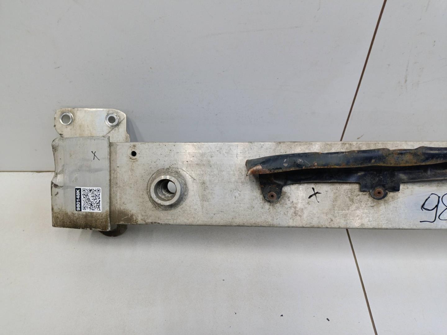 Усилитель переднего бампера