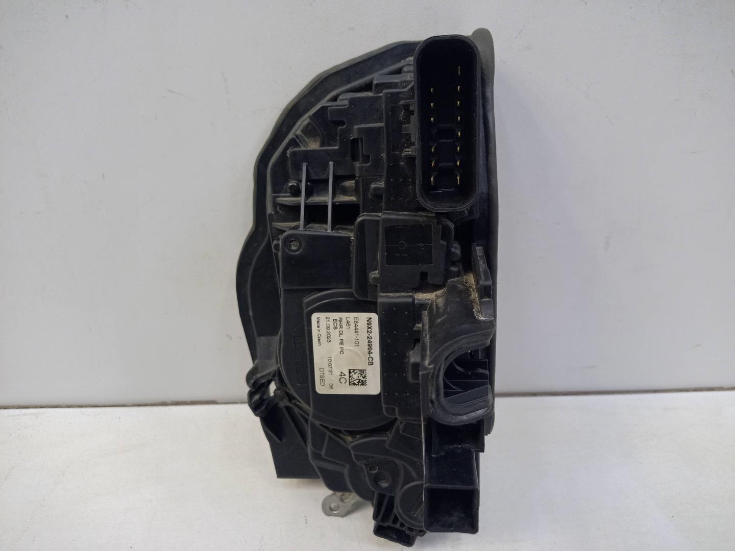 Замок двери задней правой