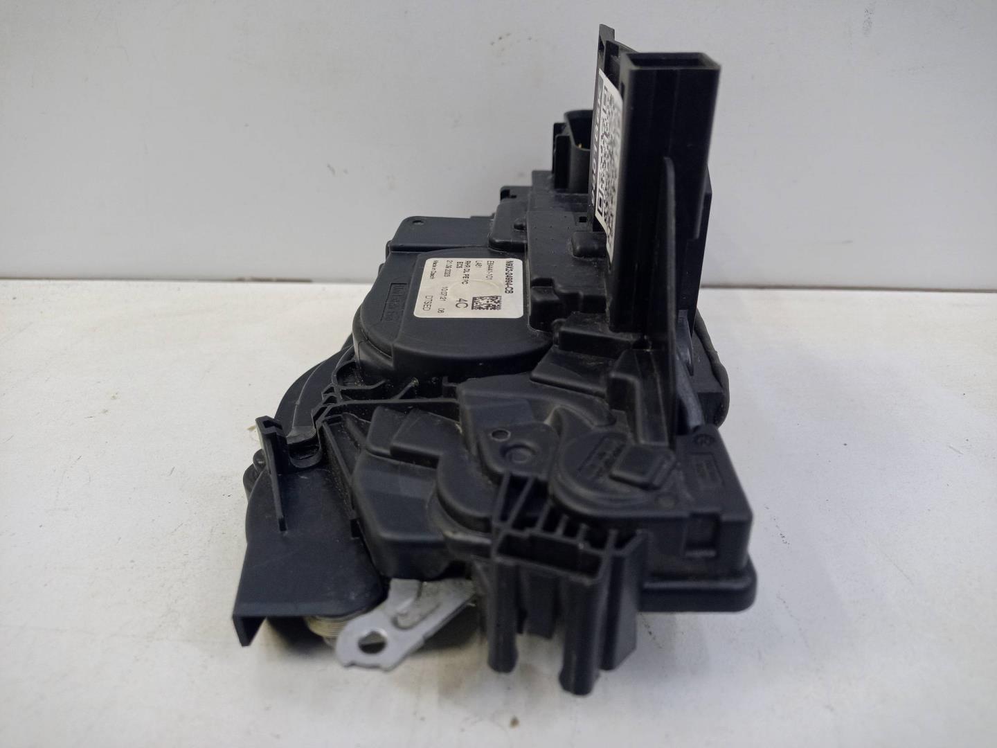 Замок двери задней правой