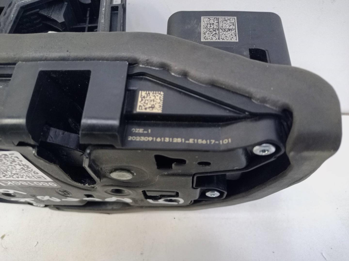 Замок двери задней правой