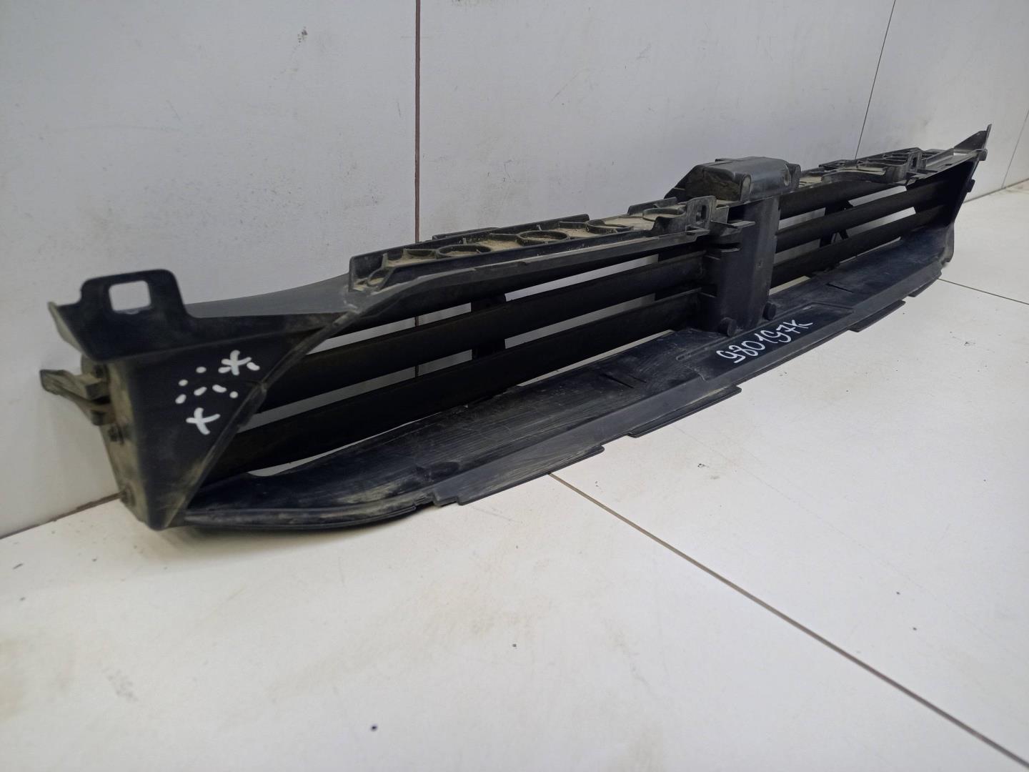 Жалюзи (воздуховод) бампера переднего