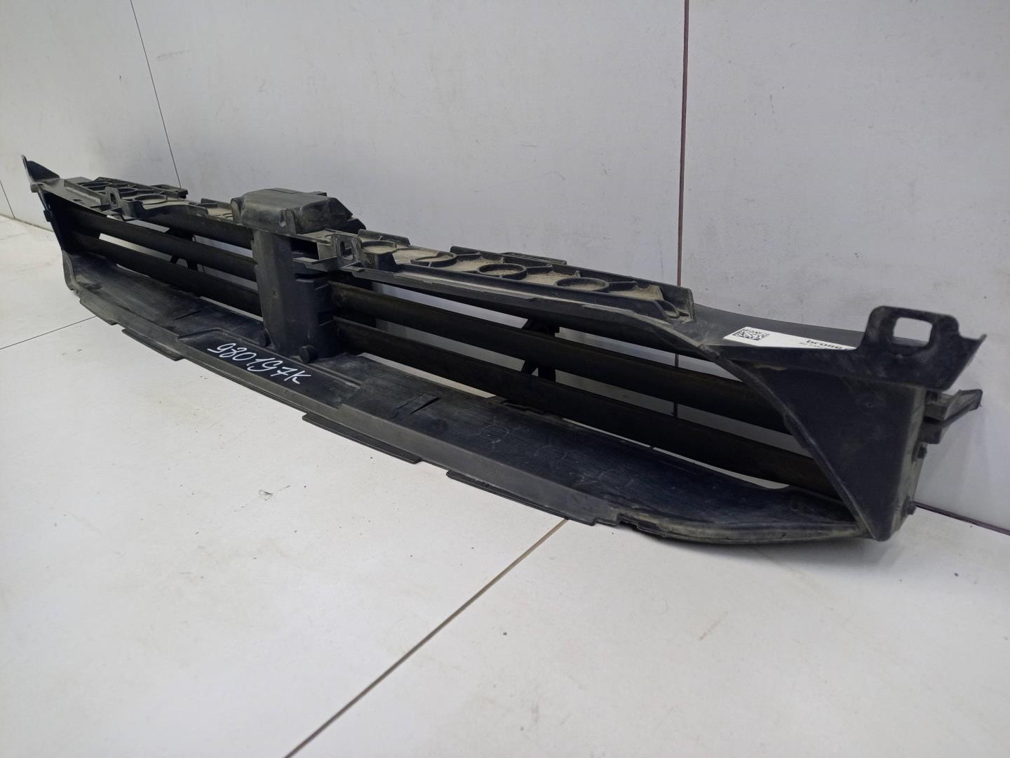 Жалюзи (воздуховод) бампера переднего