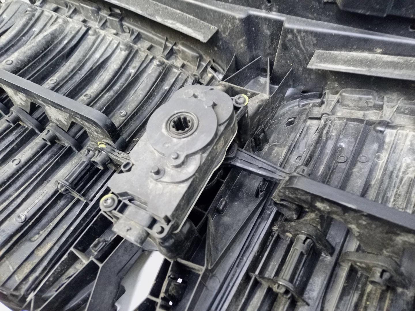 Жалюзи (воздуховод) бампера переднего