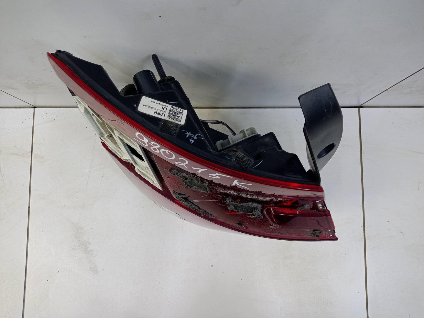 Фонарь задний наружный левый