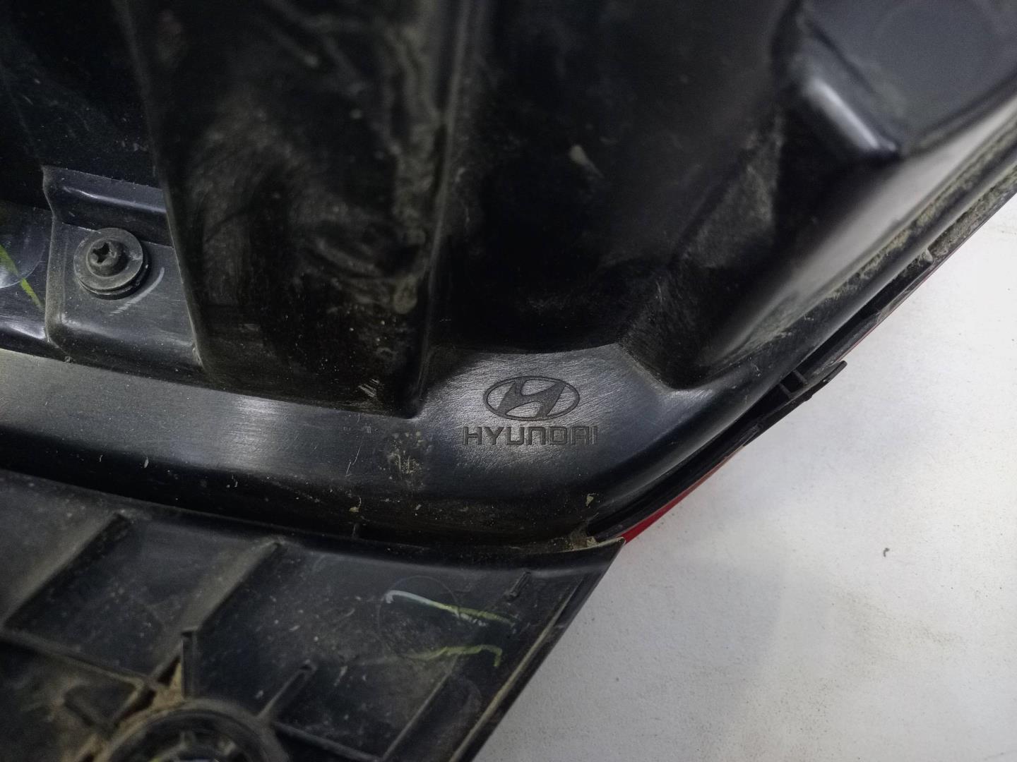 Фонарь задний наружный левый