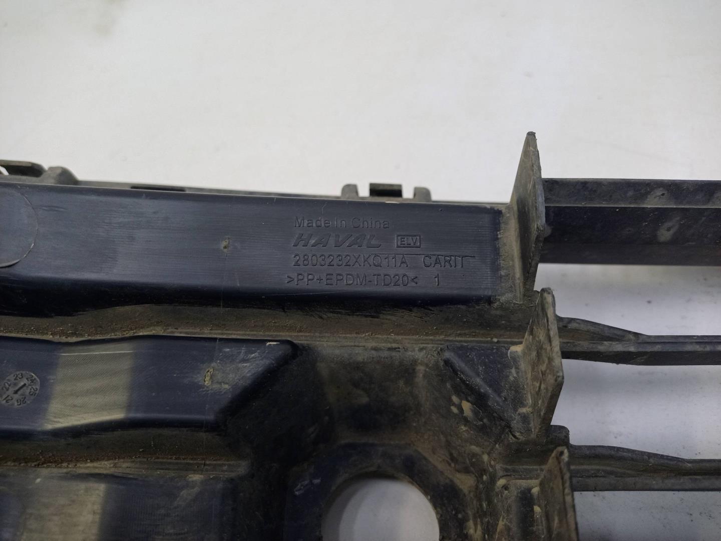 Решетка в бампер центральная