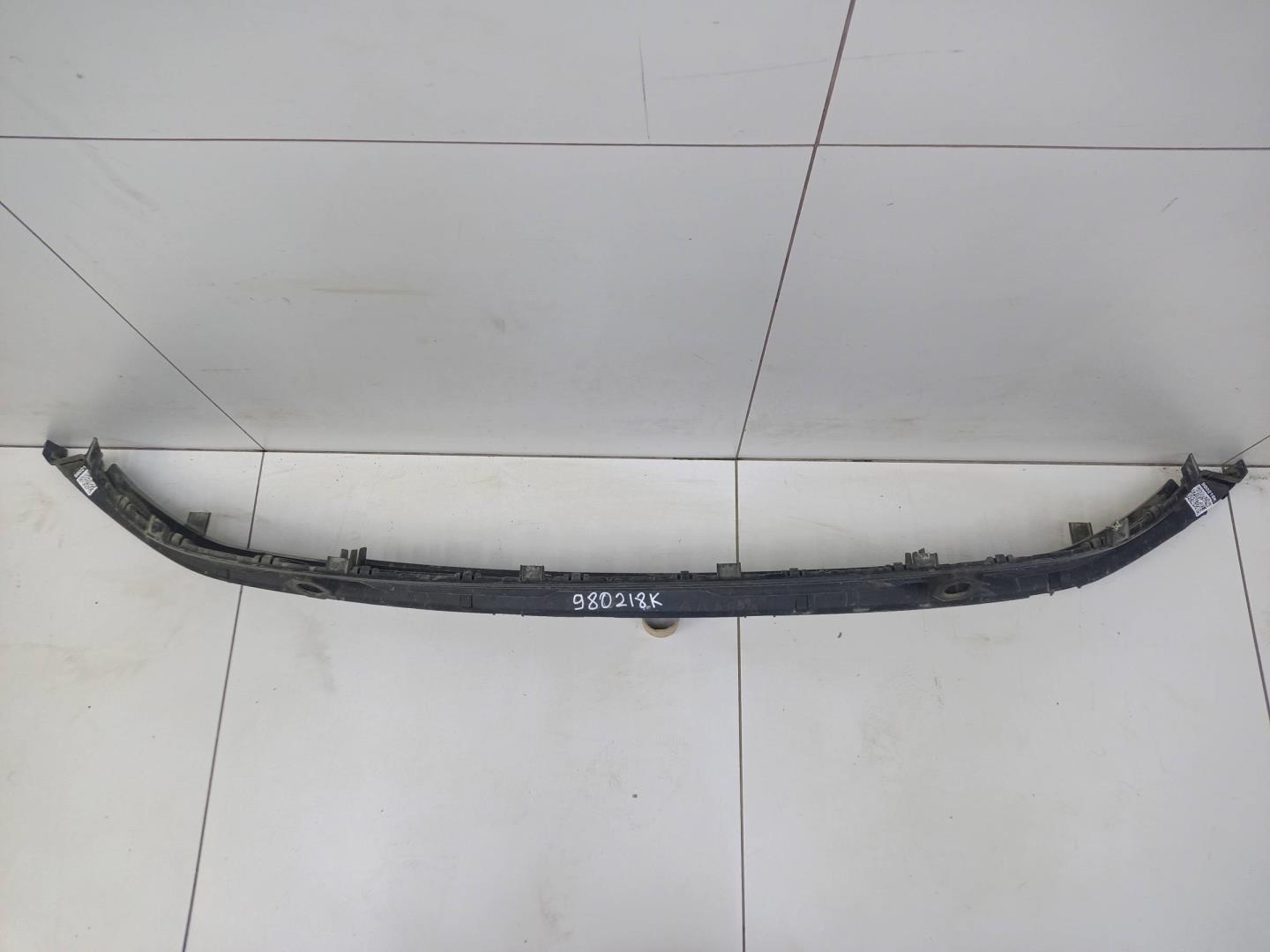 Решетка в бампер центральная