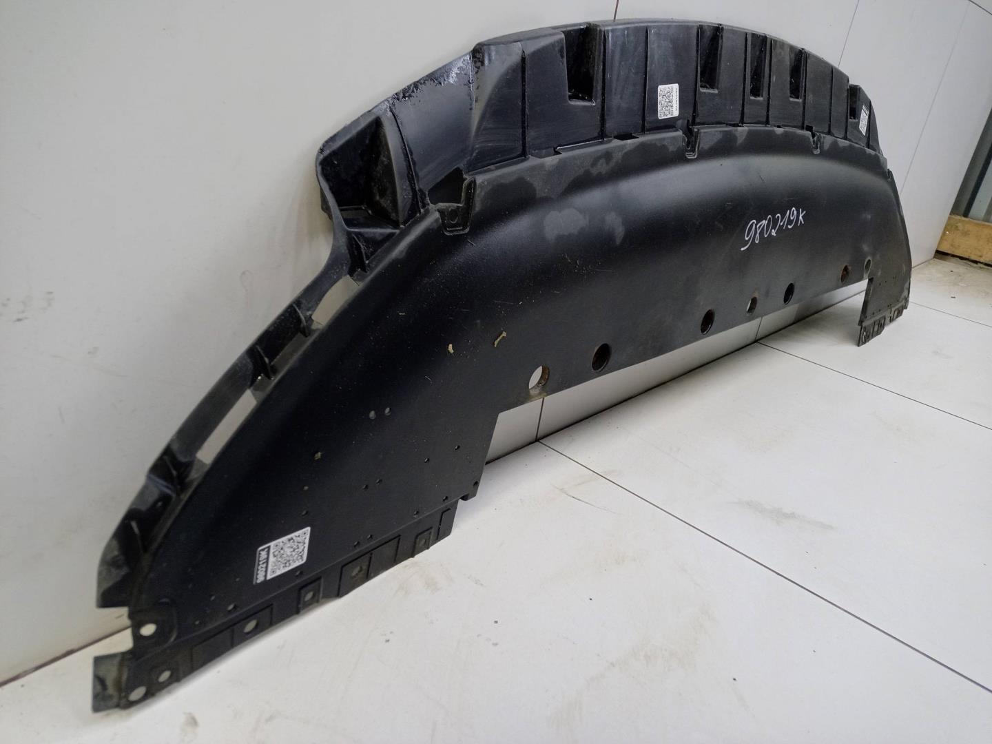 Пыльник двигателя центральный