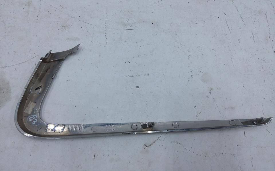 Молдинг переднего бампера левый