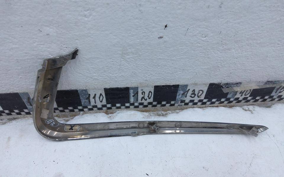 Молдинг переднего бампера левый