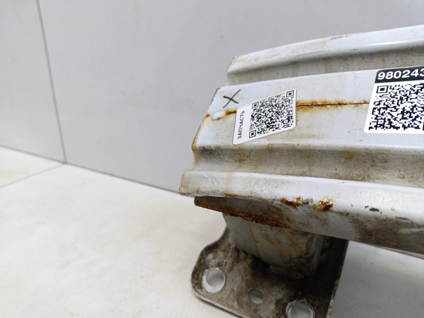 Усилитель переднего бампера