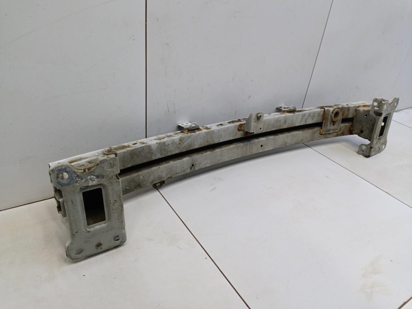 Усилитель переднего бампера