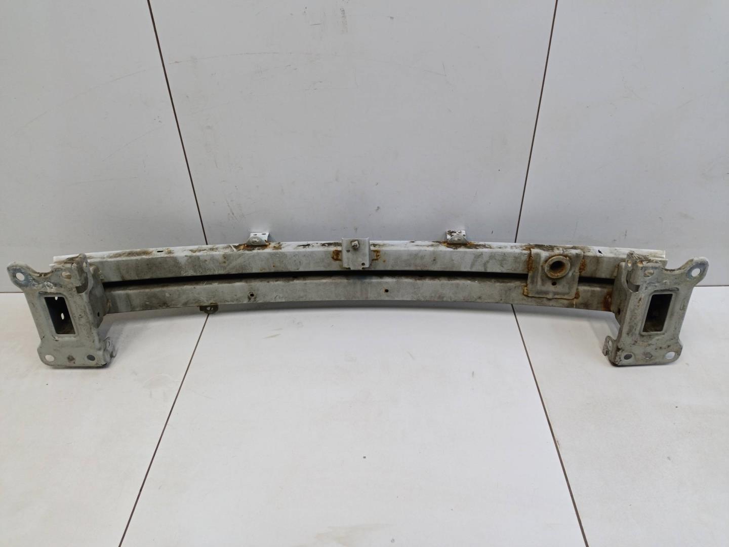 Усилитель переднего бампера