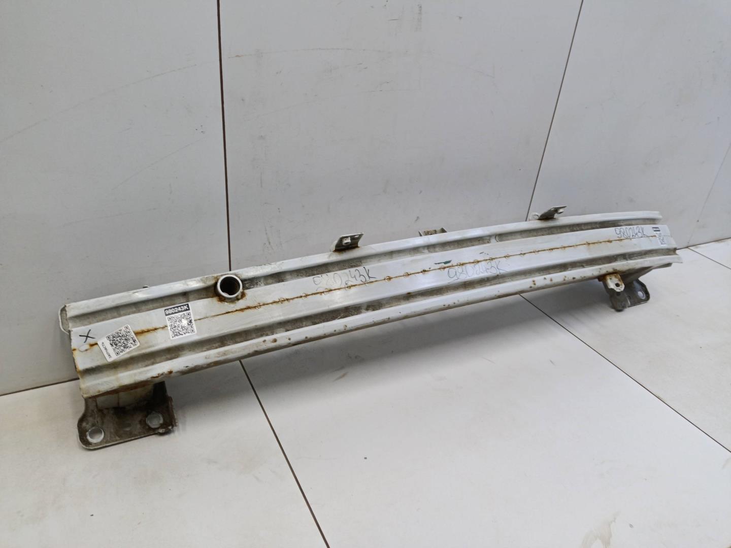 Усилитель переднего бампера