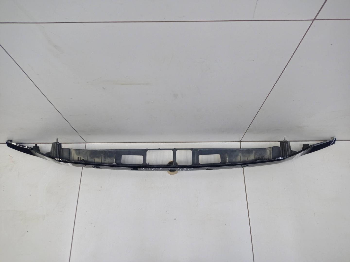 Накладка двери багажника