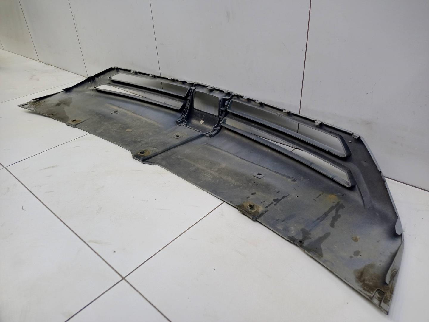 Накладка переднего бампера