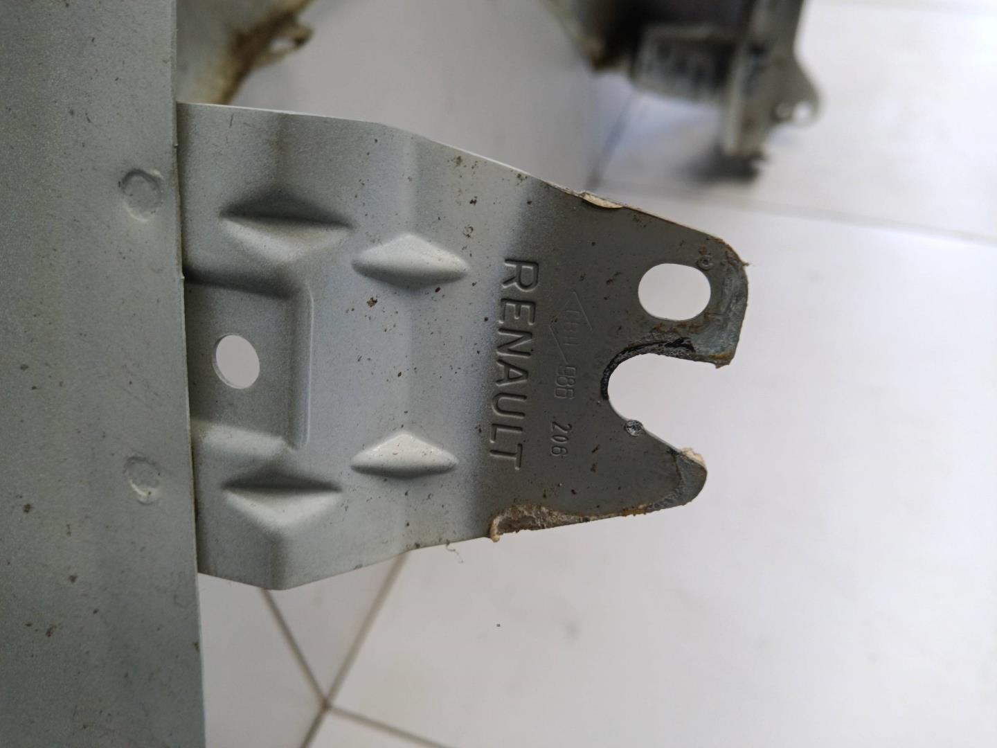 Крыло переднее левое