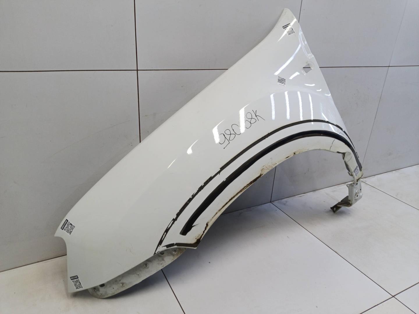 Крыло переднее левое