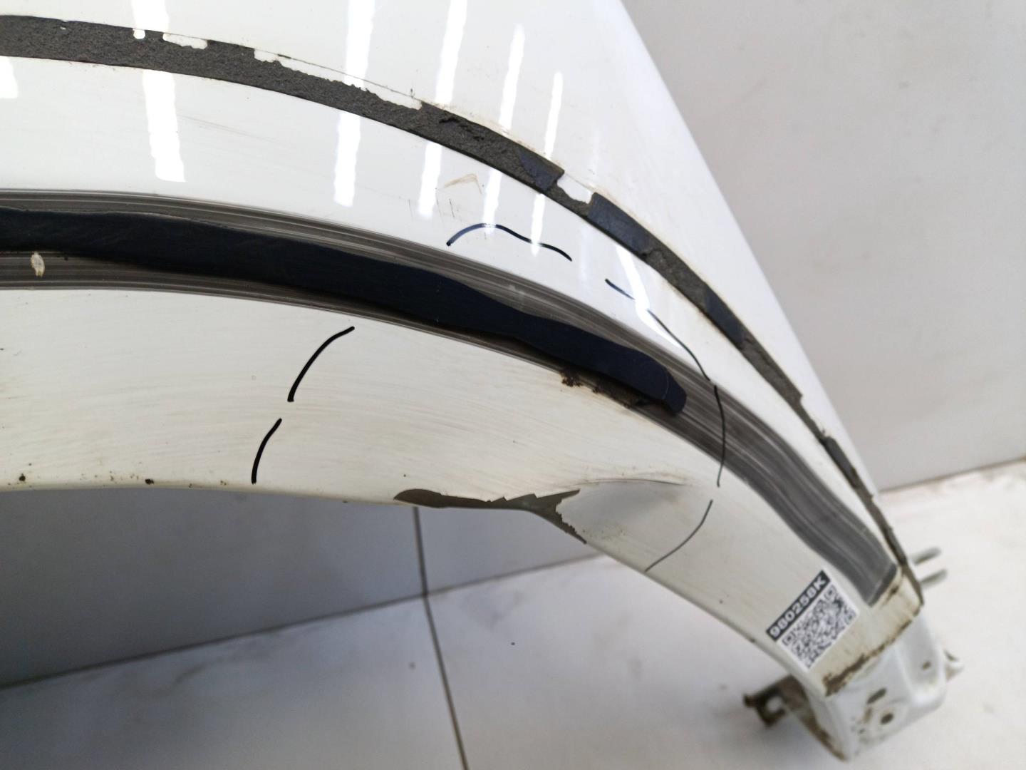 Крыло переднее левое