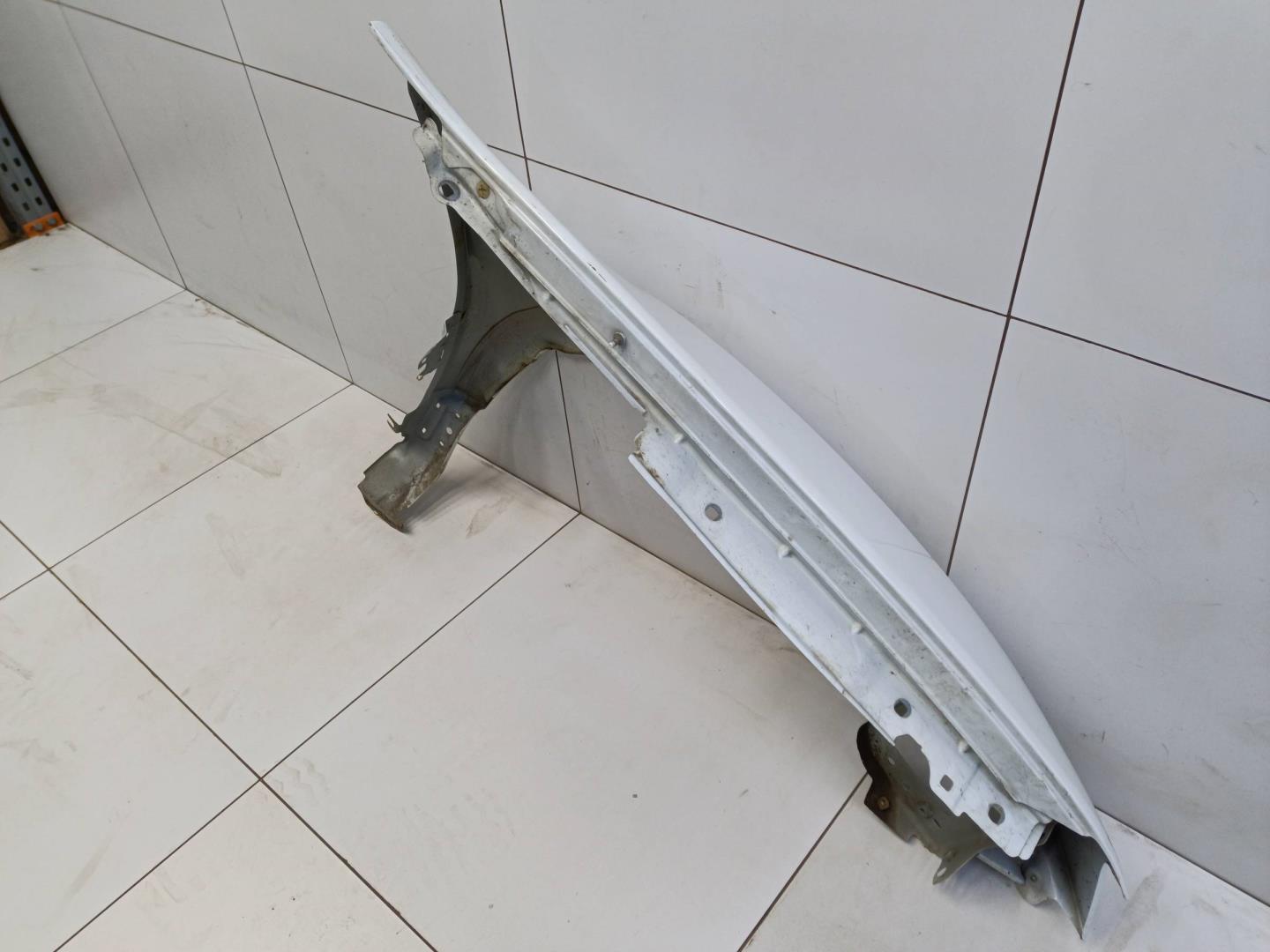 Крыло переднее левое