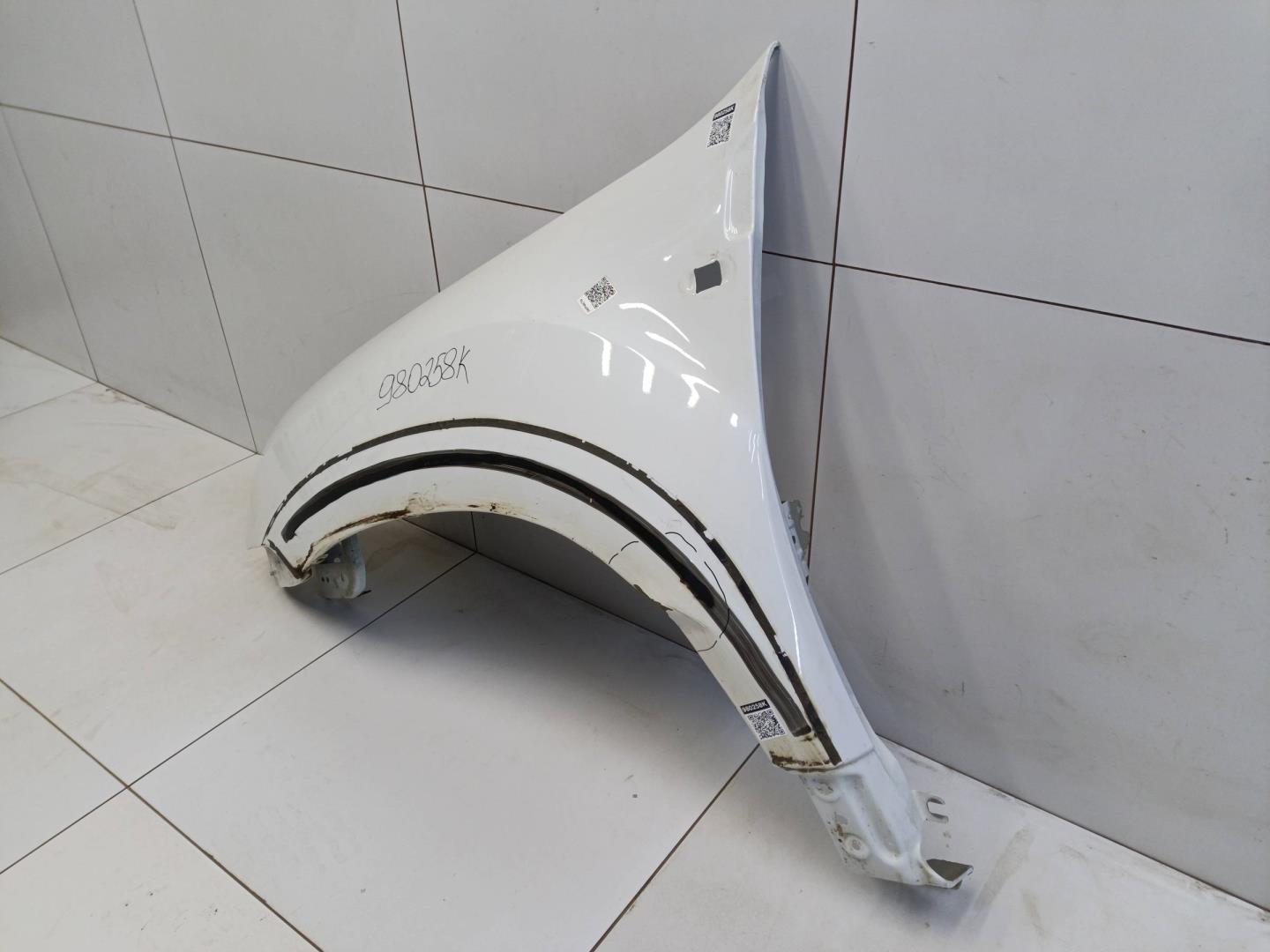 Крыло переднее левое