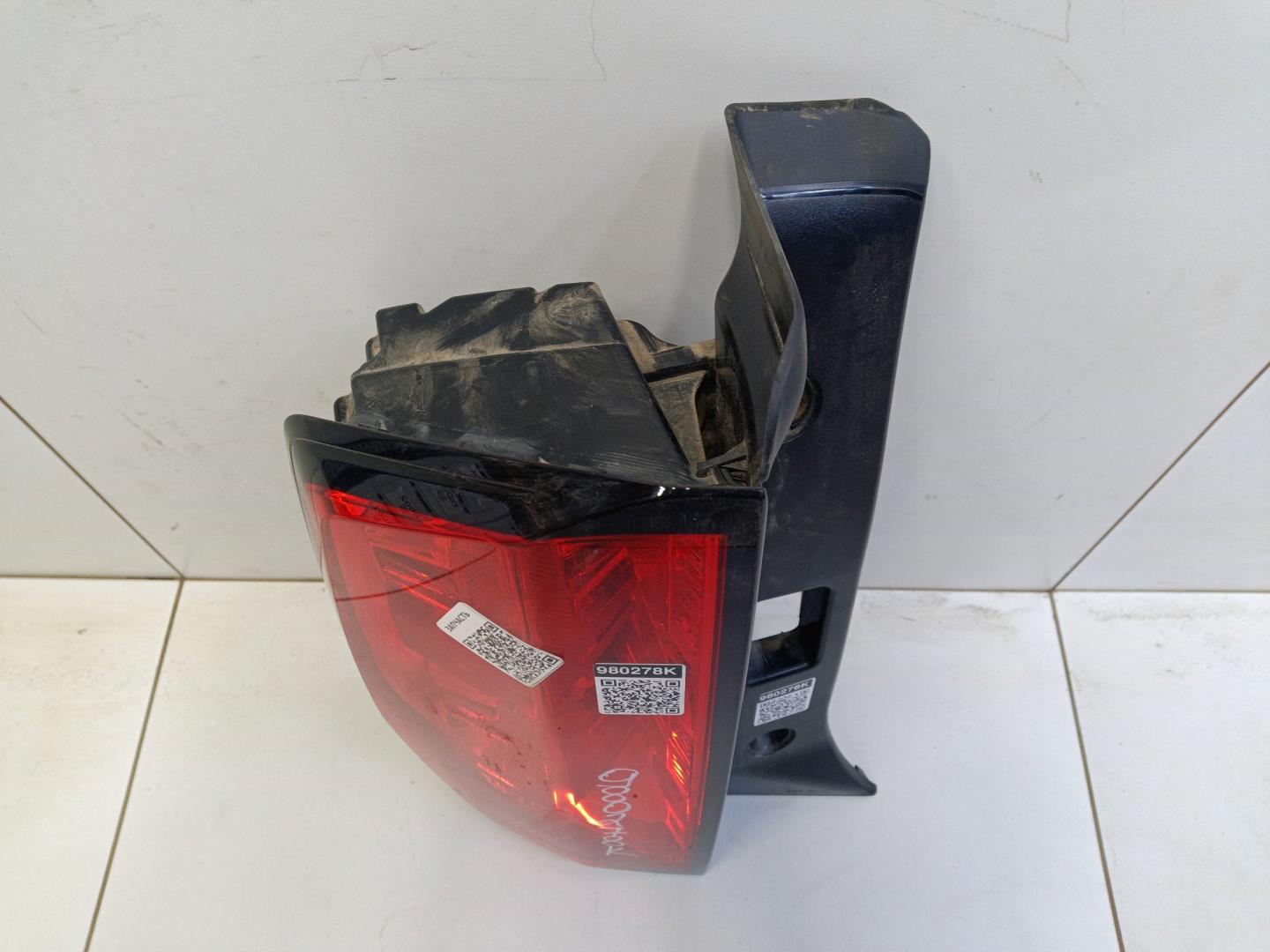 Фонарь задний левый