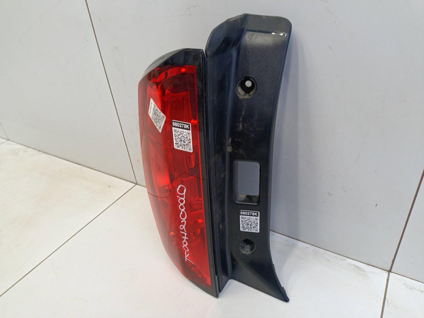 Фонарь задний левый