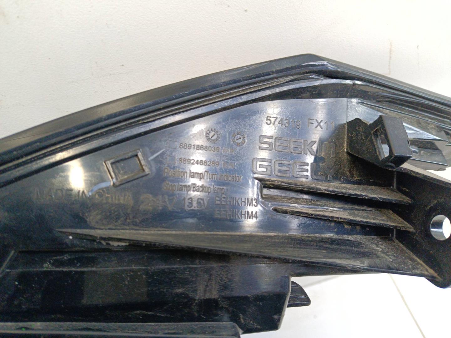 Фонарь задний наружный левый