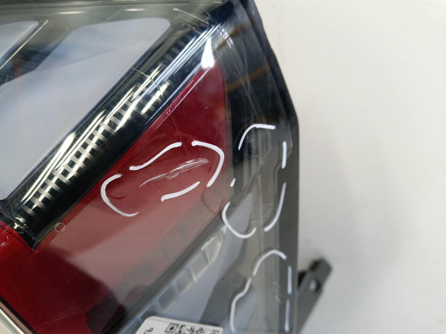 Фонарь задний наружный левый