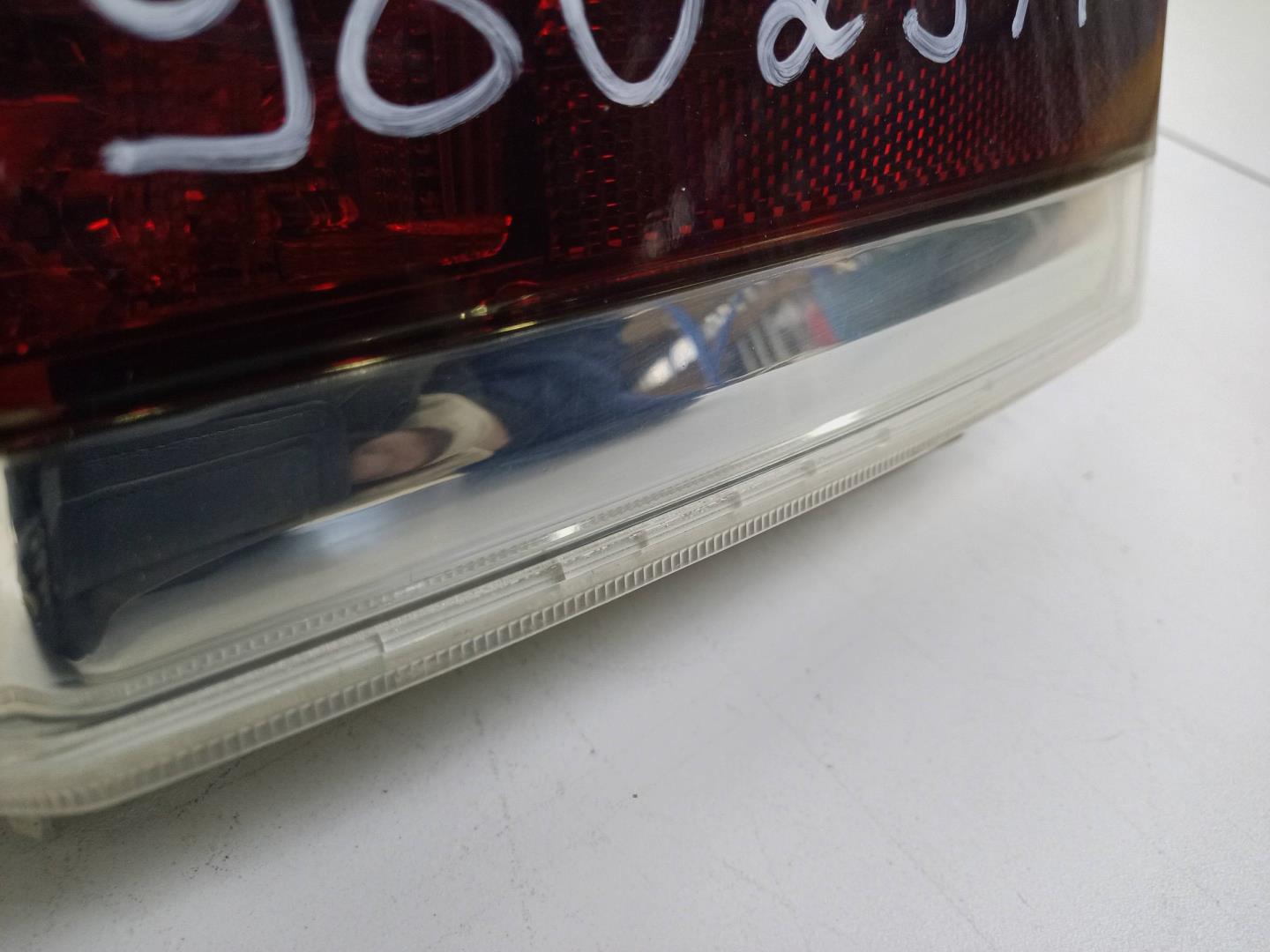 Фонарь задний наружный левый