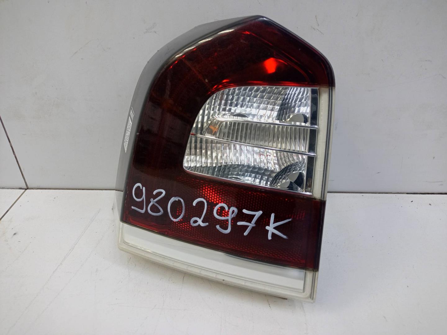 Фонарь задний наружный левый