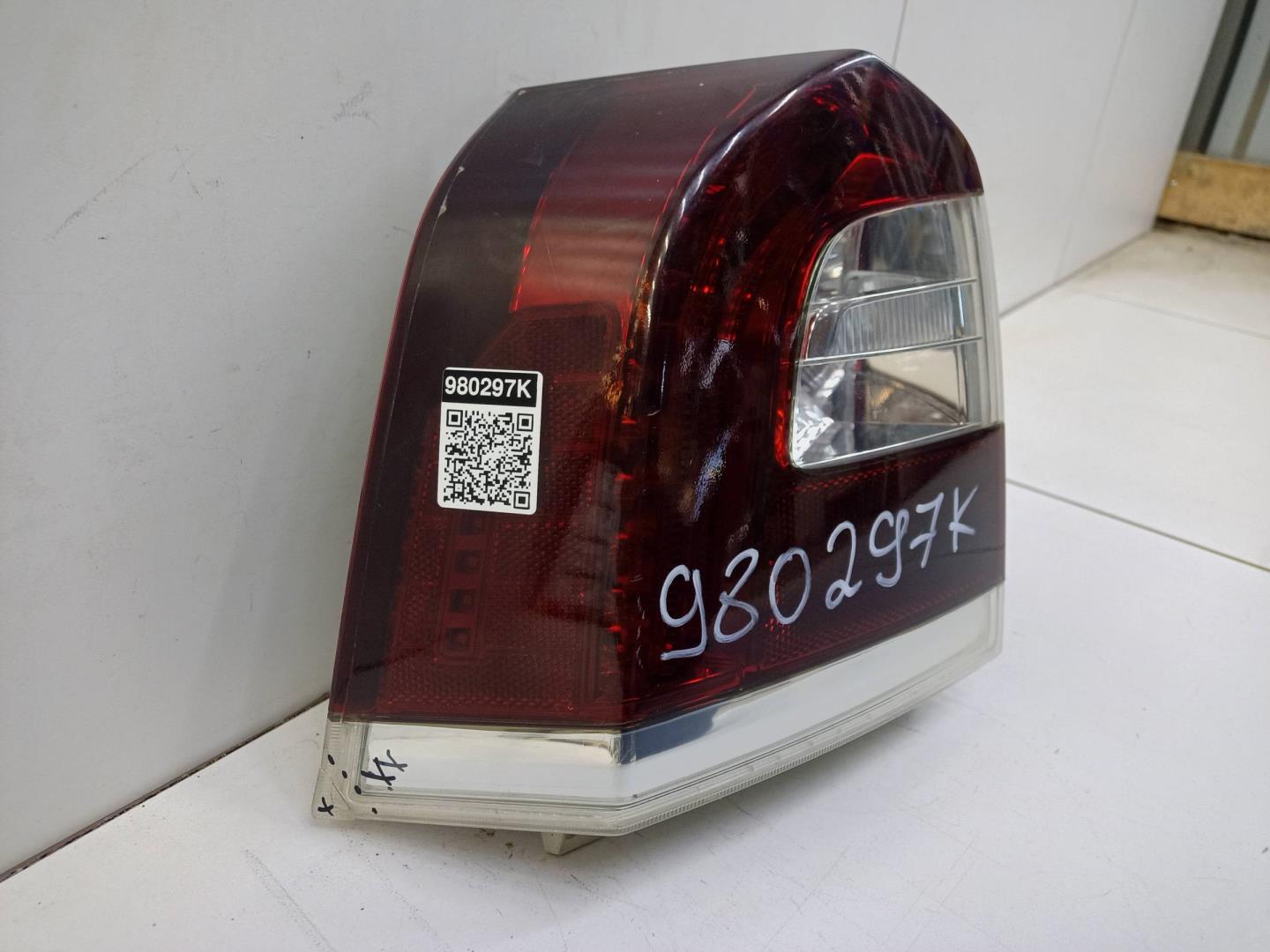 Фонарь задний наружный левый