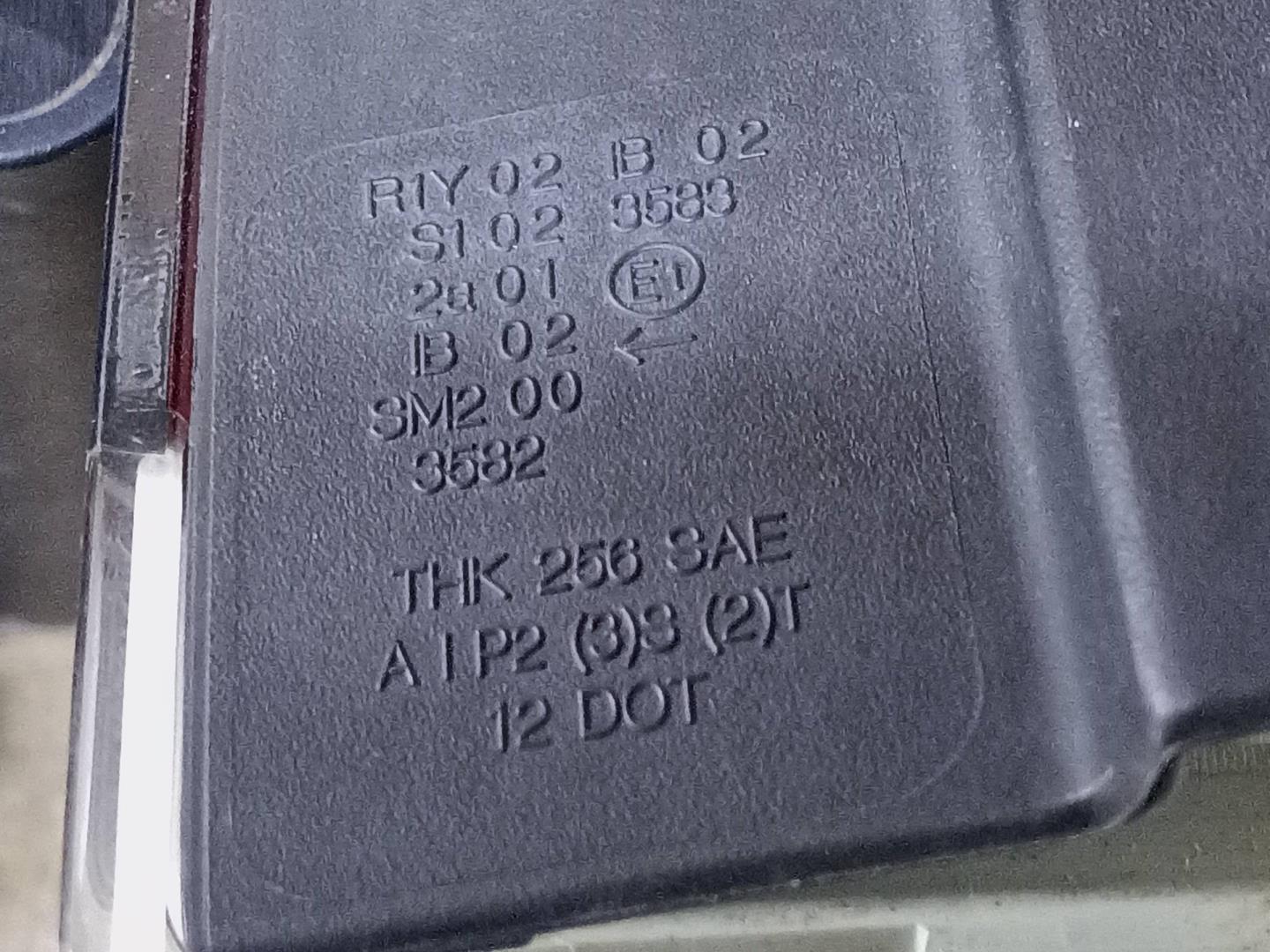 Фонарь задний наружный левый