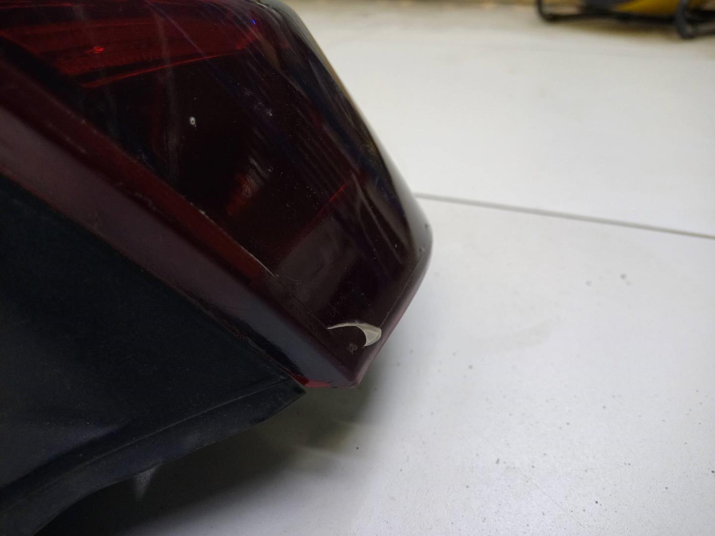 Фонарь задний наружный левый