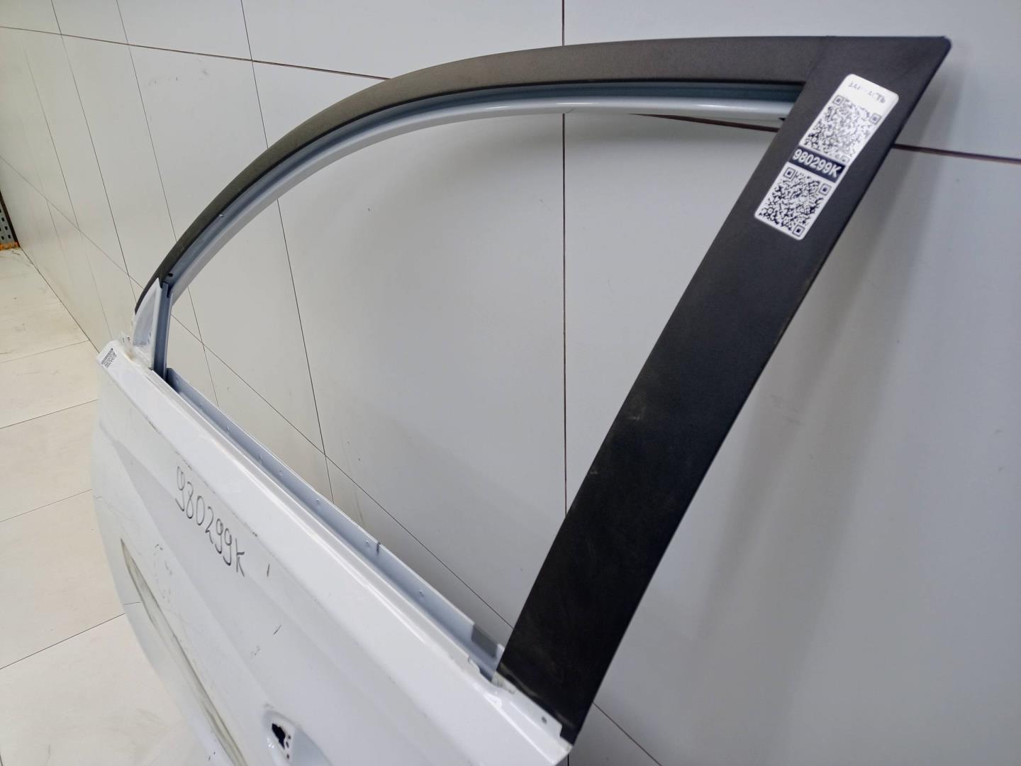 Дверь передняя левая