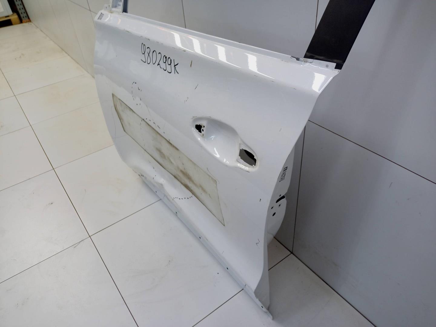 Дверь передняя левая