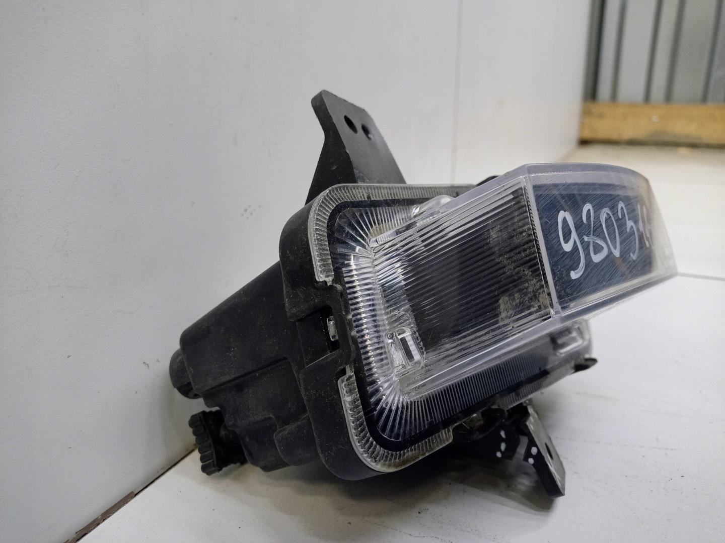 Фара противотуманная правая