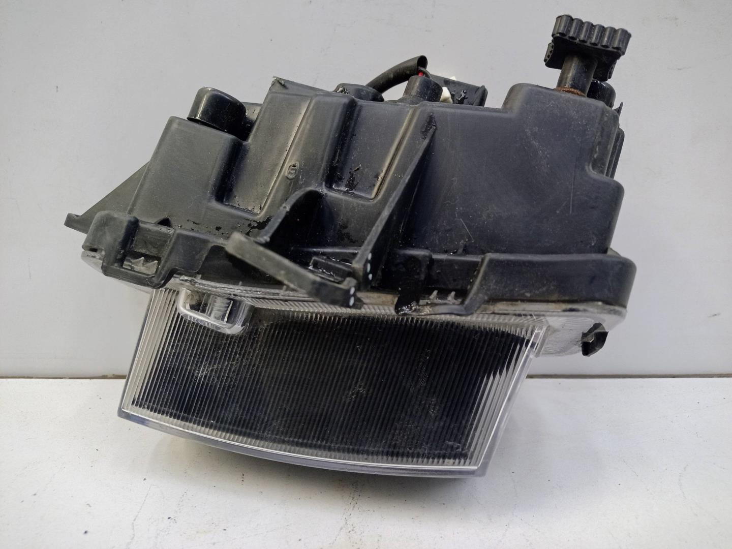 Фара противотуманная правая