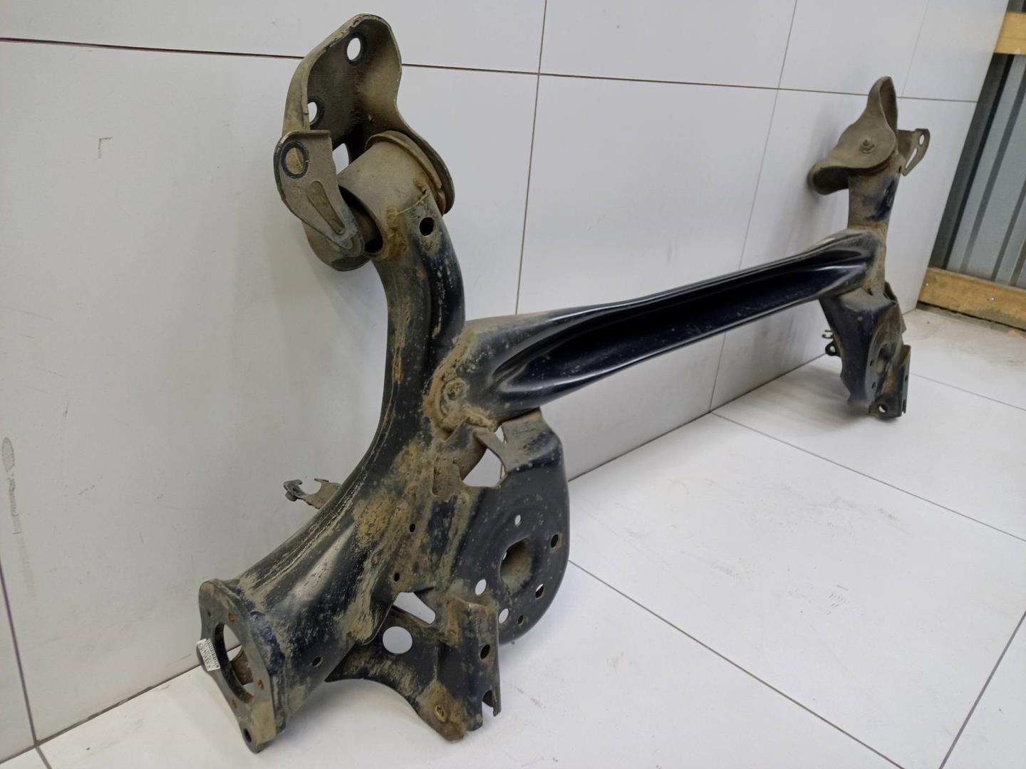 Балка задняя