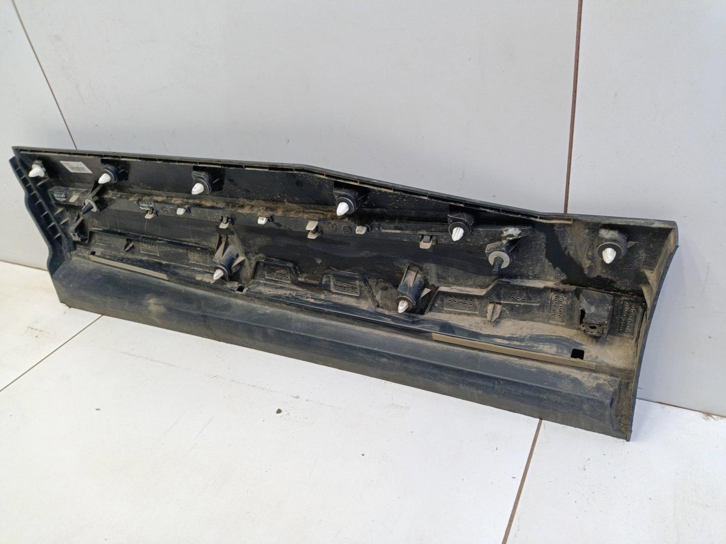 Накладка двери задней правой