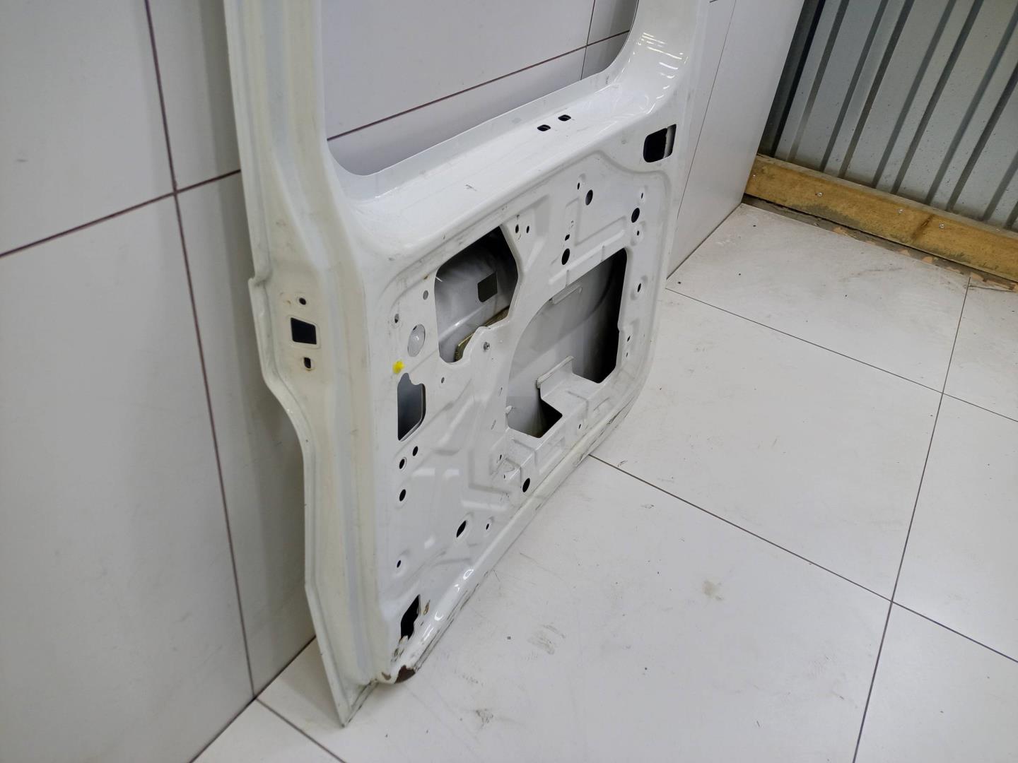 Дверь задняя левая